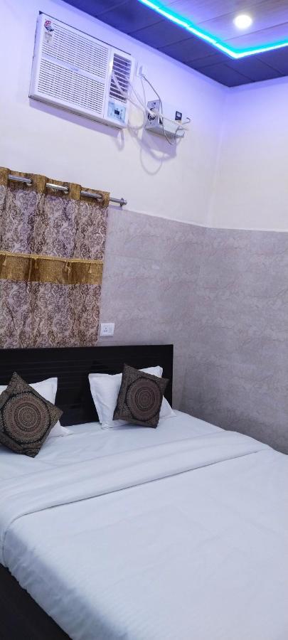 Saroja Paying Guest House Varanasi Luaran gambar