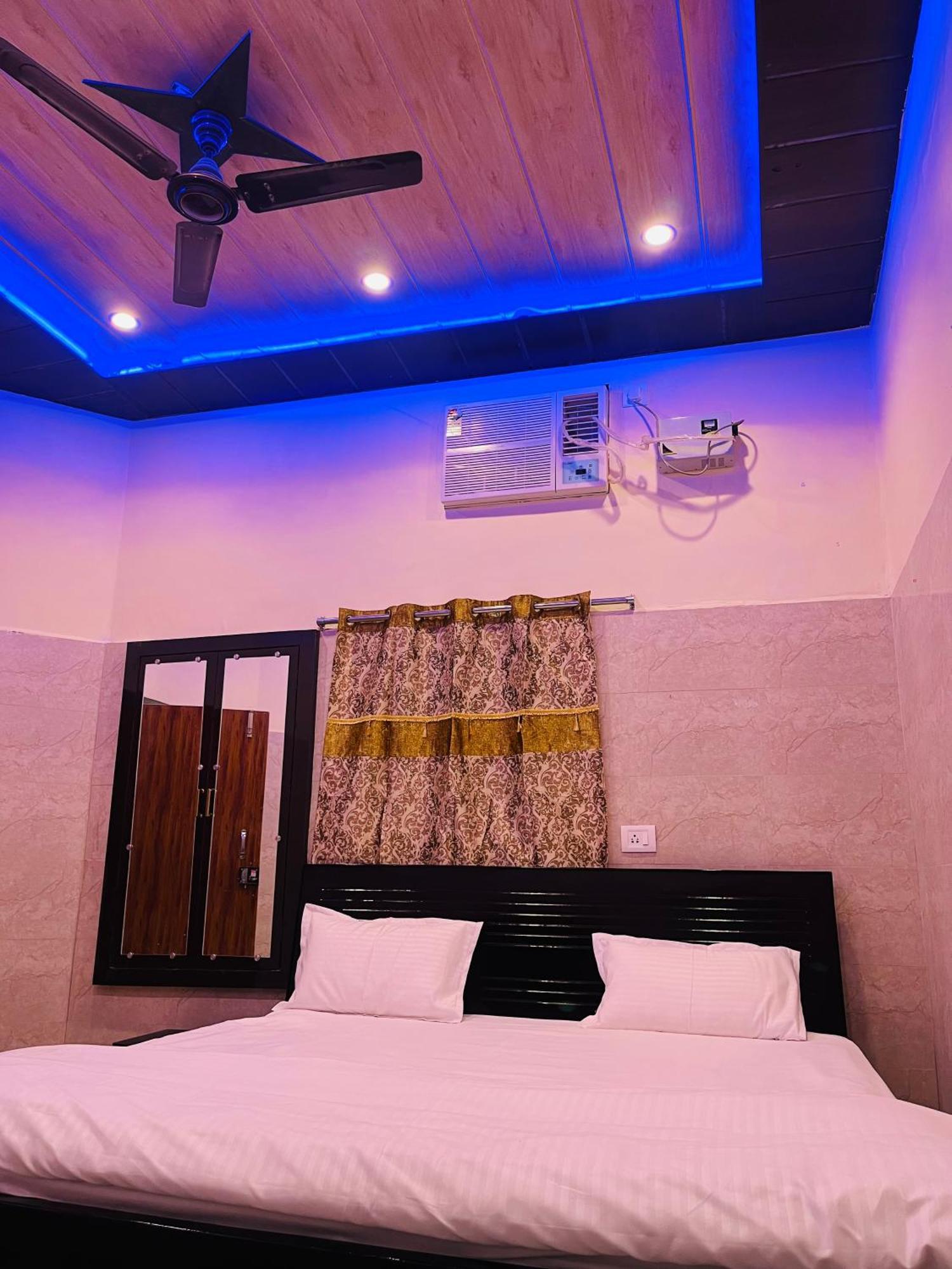 Saroja Paying Guest House Varanasi Luaran gambar