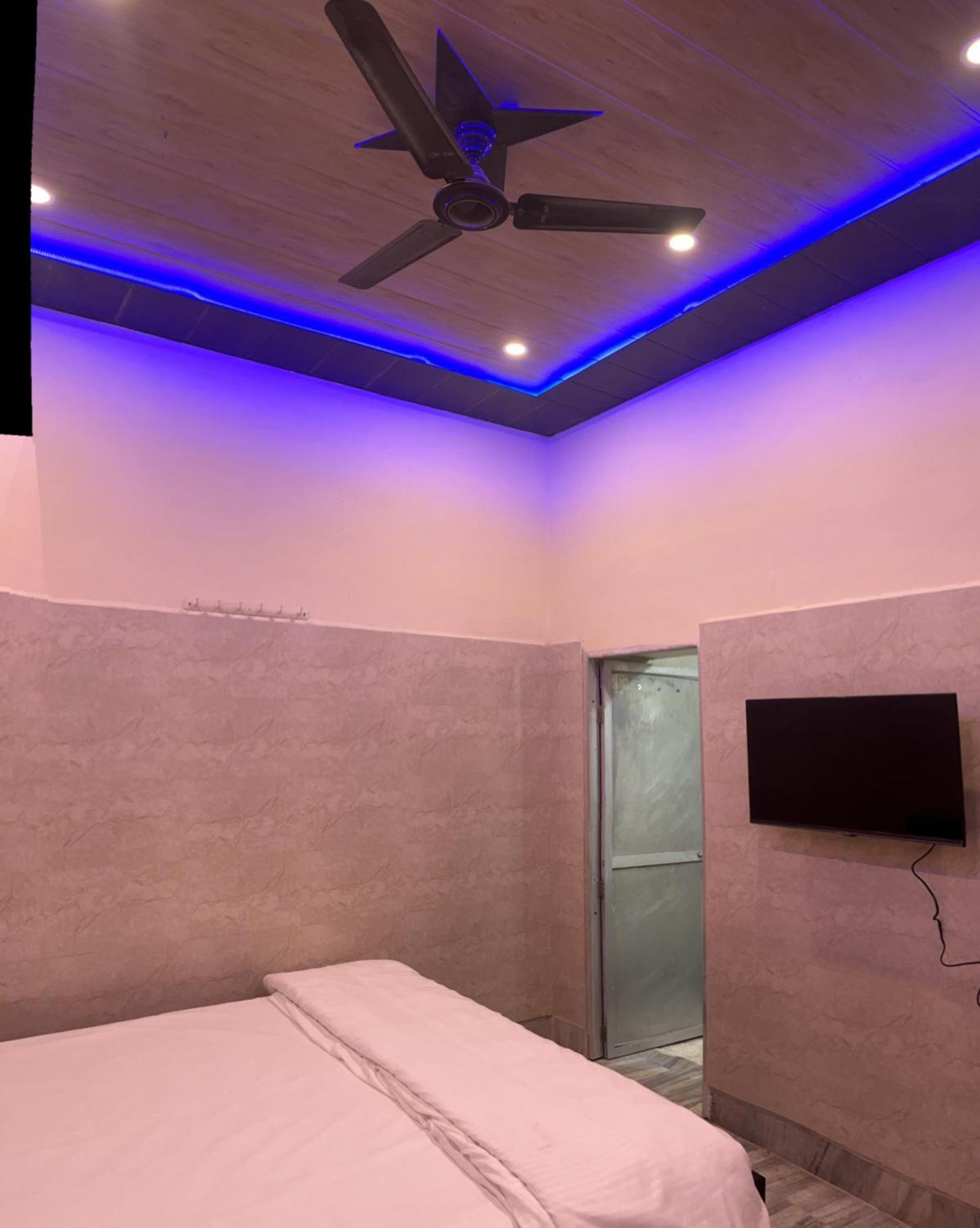 Saroja Paying Guest House Varanasi Luaran gambar