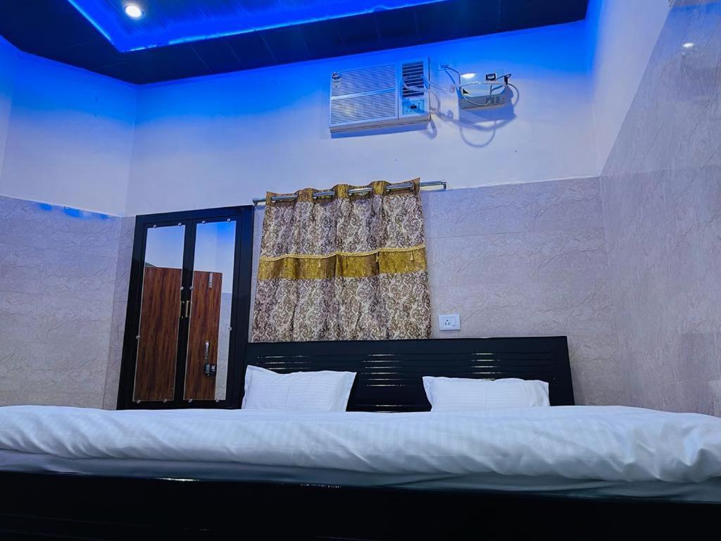 Saroja Paying Guest House Varanasi Luaran gambar