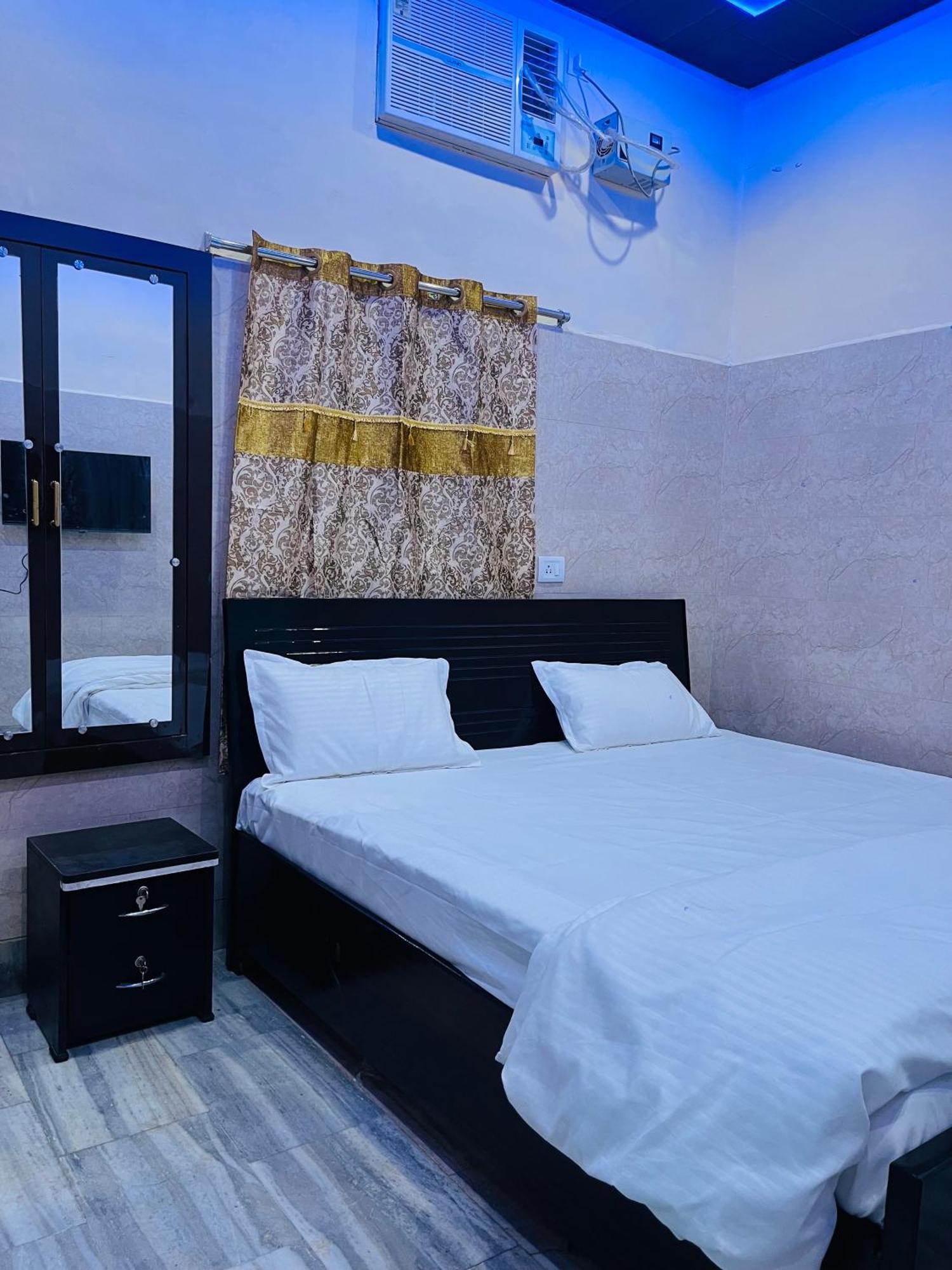 Saroja Paying Guest House Varanasi Luaran gambar