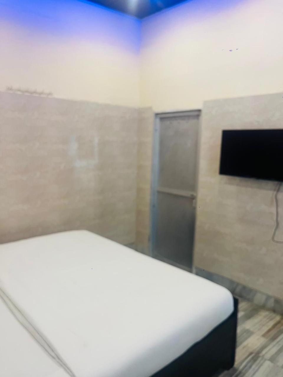 Saroja Paying Guest House Varanasi Luaran gambar