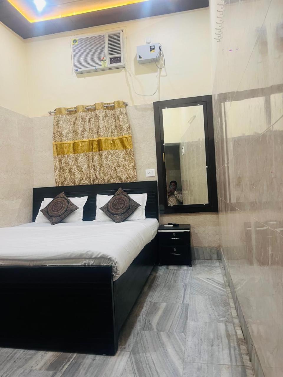 Saroja Paying Guest House Varanasi Luaran gambar