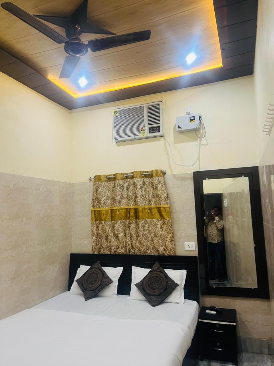 Saroja Paying Guest House Varanasi Luaran gambar
